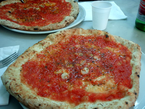 Maailman paras pitsa on yksinkertaista eikä siinä ole juustoa. 