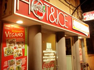 Pompein keskustasta löytyi pitseria, josta sai vegaanijuustopitsaa seitanilla.