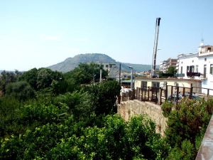 Näkymä Pozzuolista viereiselle kukkulalle. 