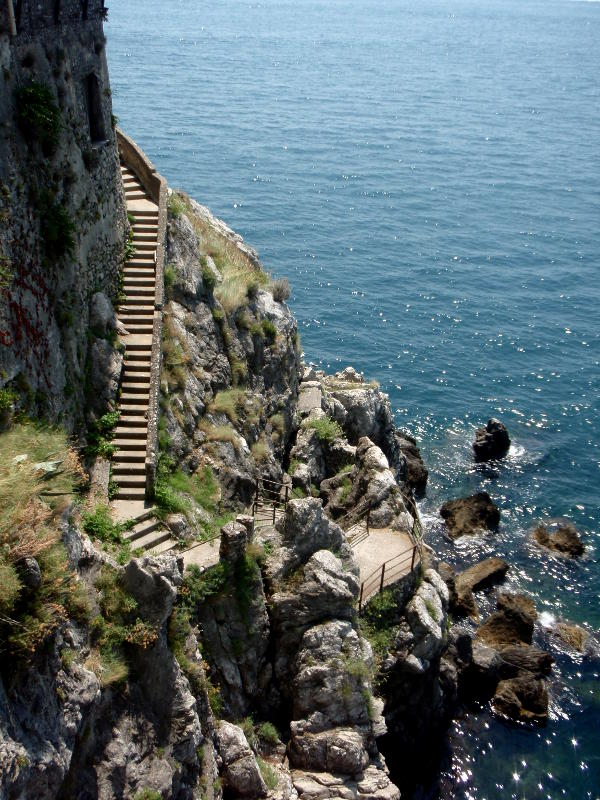 Rantarappuset. Rannikolla oli hiekkarantojakin, mutta ainakaan Amalfista länteen ei kovin pitkiä.