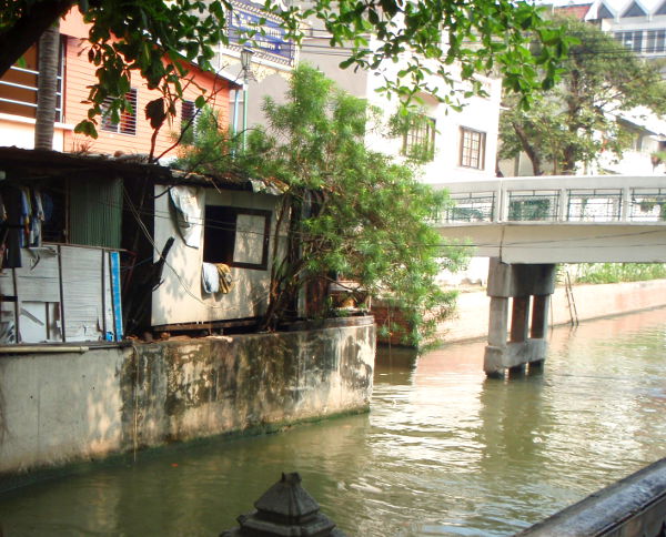 Minun on ikävä Bangkokia ja sen khlong-jokia. 