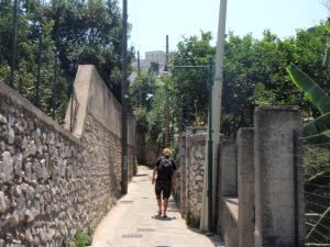 Kuja Caprin kylää kohti. 