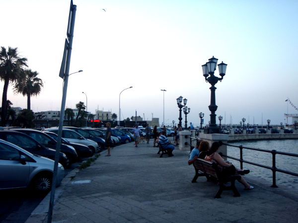 Barissa oli pitkä rantakatu. Hiekkarannat olivat keskustasta hieman etelään.