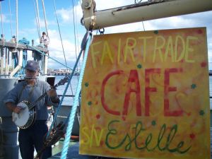 Estellellä oli reilun kaupan kahvila satamakaupungeissa. Kuva: Estelle / Uusi Tuuli ry