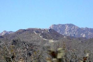 Kiinan muuria näki jo auton ikkunasta matkalla Huairousta Huanghouchengiin. 