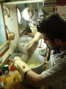 Myös minä löysin itseni Estellellä usein keittiöstä. Kuva: Estelle / Uusi Tuuli ry