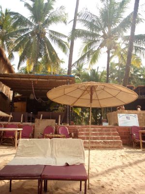 Vaikka löhöisi kaksi viikkoa aurinkotuoleilla lomallaan, uskon sen olevan terveellistä D-vitamiinin saantia ja stressilomaa. 