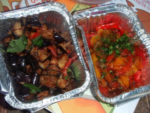 Sorrenton leirintäalueemme ihanat marinoidut vihannekset. Ensimmäisella kerralla onnistuimme tilaamaan mukaamme upeita munakoisoja ja öljyisiä paprikoita. Toisella kerralla tilauksemme ei meinannut mennä perille. 