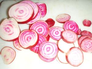 Suomalaisissa ruoissa ilo pitää ottaa esimerkiksi raidallisista punajuurista. 