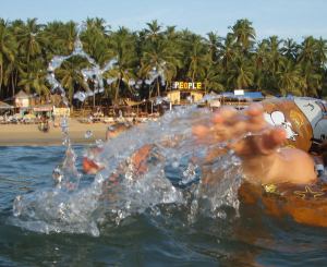 Aluksi ulkomailla oleminen on kuin vesileikkejä vain. 