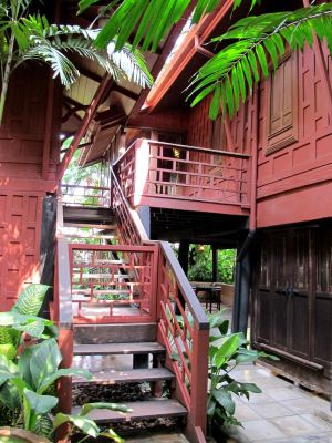 Perinteisesti Thaimaassa kaikki rappuset ovat olleet tällä tavalla ulkosalla.