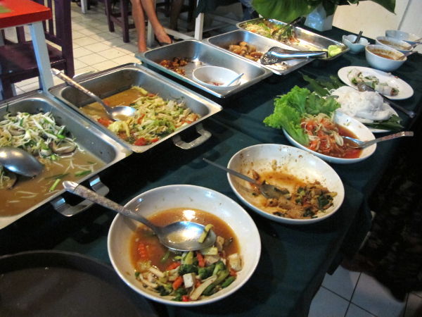 May Kaidee´sin buffetin tarjontaa. 