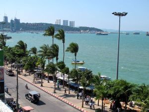 Pattayan ranta etelän suuntaan. 