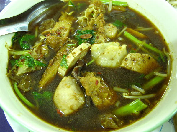 Five Star Jay erikoisen hyvä tummalieminen nuudelikeitto. 