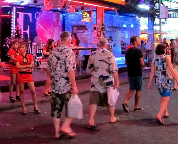 Pattayan Walking streetin menoa. 