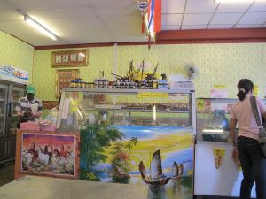 Surat Thanin kasvisravintola sisältä. 