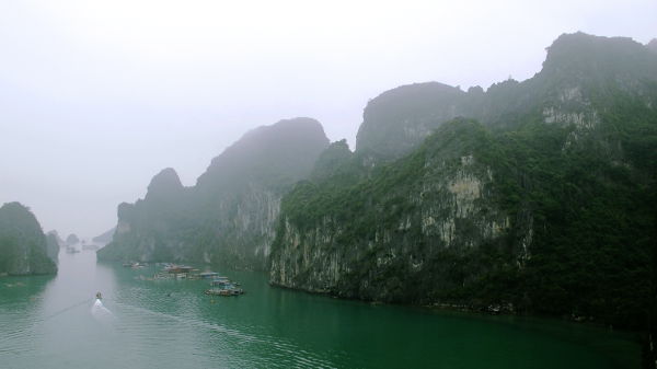 Näkymää Hang Hung Sot -luolan suulta. 