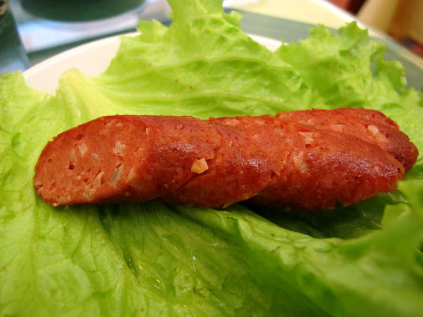 Kasvismakkara, joka kuulemma maistui palvikinkulle. Maksoi muistaakseni 25.000 dongia. 