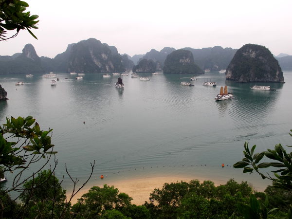 Näkymä rantaan kavutessa Ti Topille. 