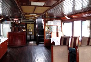 Veneen ravintolatila. 