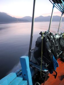 sukellusvarusteet aamuhämyssä