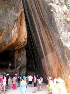 Viisto kallio Khao Ping Kanin saarella. 