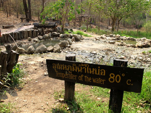 Ensin kuumavesilähteiden vesi on vähintään +80-asteista. 