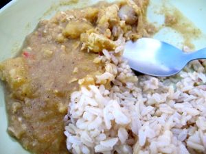 Peppermaintin keltainen curry oli ihan erilaista kuin yleensä, eikä huonolla tavalla. Se taisi olla kevyempää eli soossi ei ollut vain öljyä, kookosmaitoa ja mausteita. En tiedä mitä siinä oli, ehkä soseutettuna jotain vihannesta?