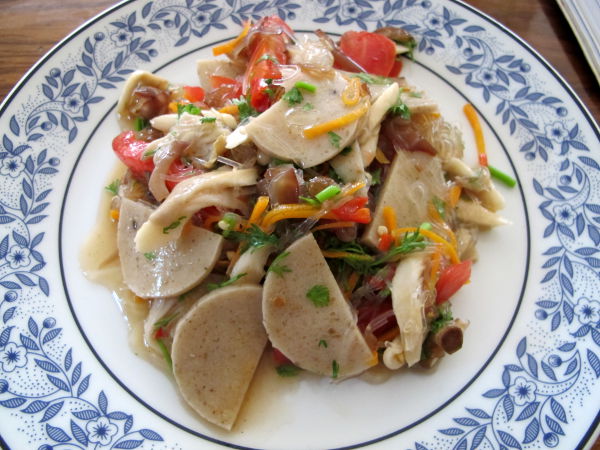 Pain kasvisravintolan lasinuudelisalaatti.