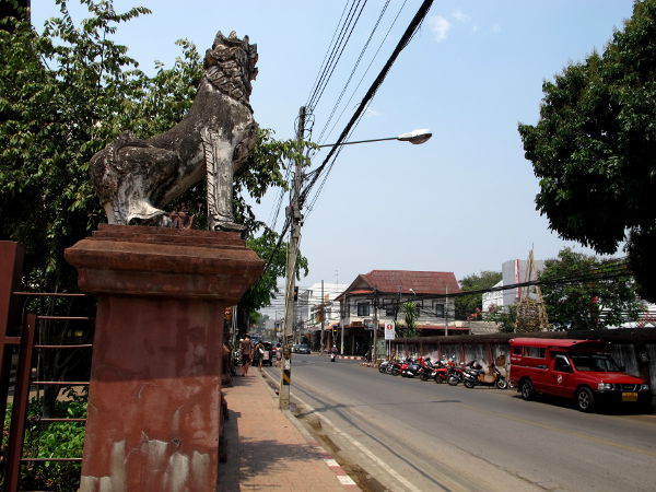 Vanhassa kaupungissa kadut voivat olla hiljaisia. 
