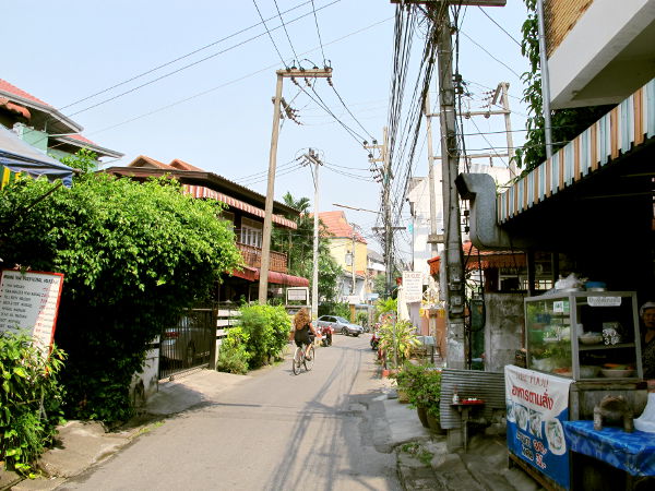 Ratchadamnoen Soi 1. 