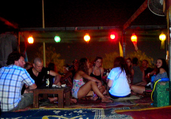 THC:n kattoterassi on kiva, mutta ruokaa sieltä ei saanut. 