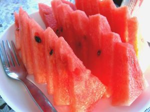 Joskus menussa tarjotaan eri hedelmien sijaan lautasellinen yhtä sorttia hedelmiä. 