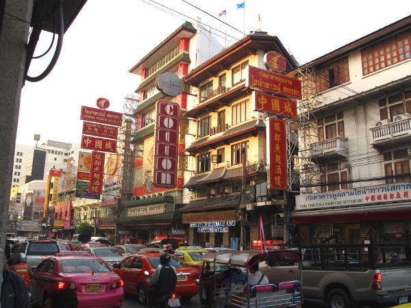 Yaowarat-katu päivällä. 