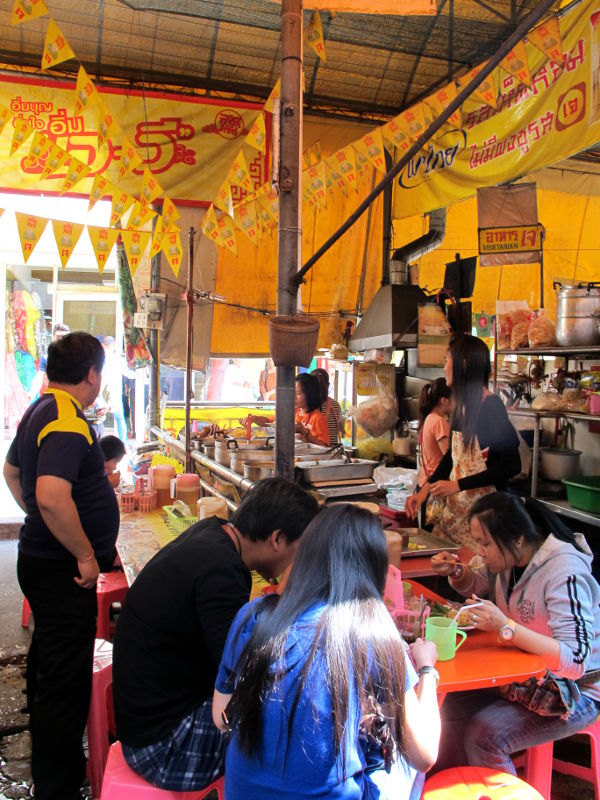 Valitsin ruokailuuni tämän vierekkäin olevista ravintoloista. 