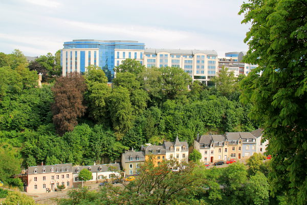 kahdessa tasossa katuja