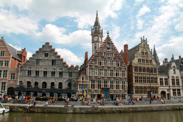 vanhojen talojen rivistö