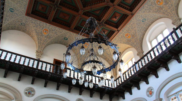 Rautatieaseman kattokruunu. 