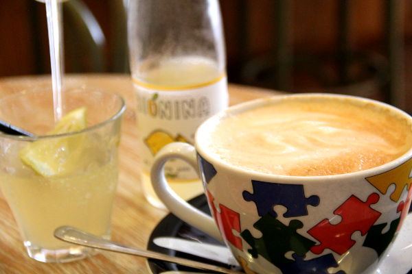 Cappucino ja limonadi. 