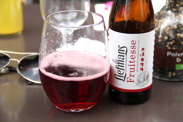 Tilatessa ravintolassa kriekin saattaa saada marjaoluen, jossa on muitakin marjoja, kuten tämän Leifmansin Fruitessen. Kriek on loistava kesäterassijuoma kylmänä, mutta tuskinpa se Suomen talvessa maistuisi yhtä hyvältä.