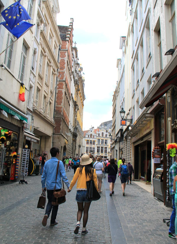 Palatsiaukiolle johtava katu.