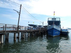 Koh Sametin paatti Ban Phen satamassa.