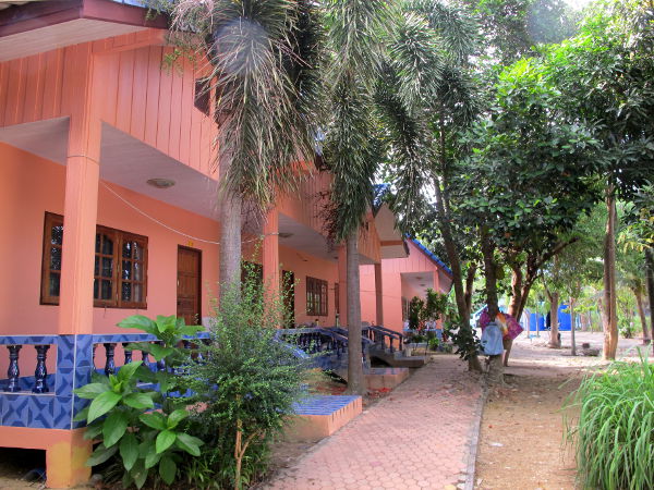 Phi Phi Valentinessa majoituimme yhteen tämän rivistön huoneista. 