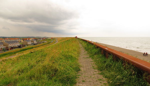 Hollannin rannikolla on oltava korkeat vallit. 