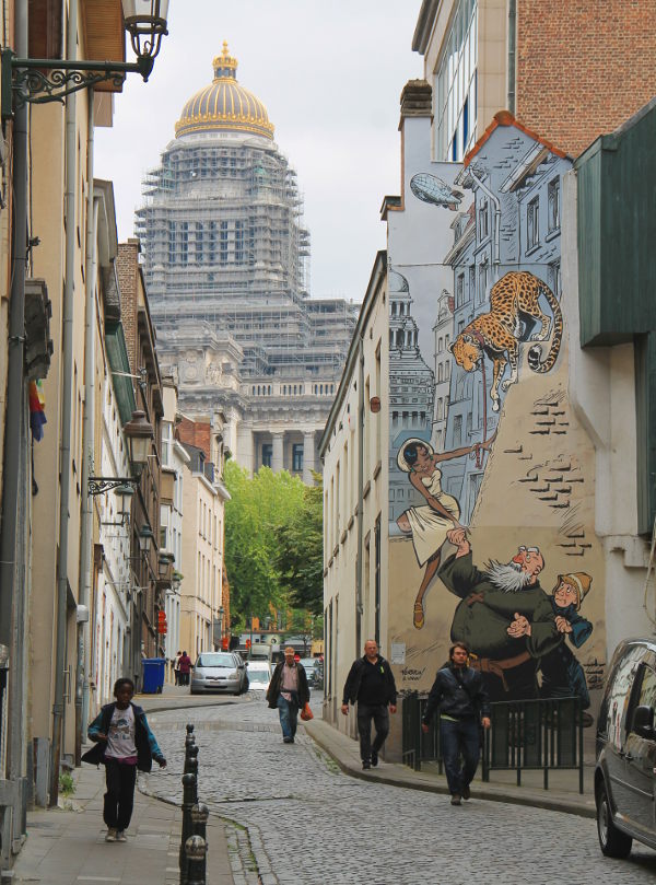 Yksi Brysselin sarjakuvaseinistä.