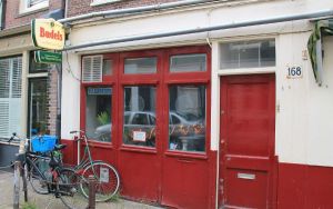 Vliegende Schotelin seinää, mutta elokuussa 2014 ravintola muuttaa. 