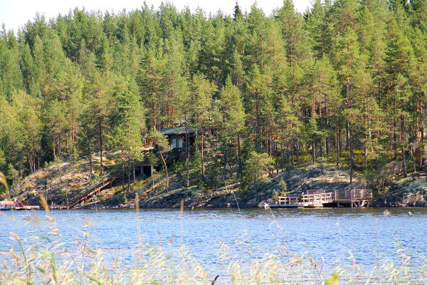 Varsin kiva mökki ja mökin paikka. 