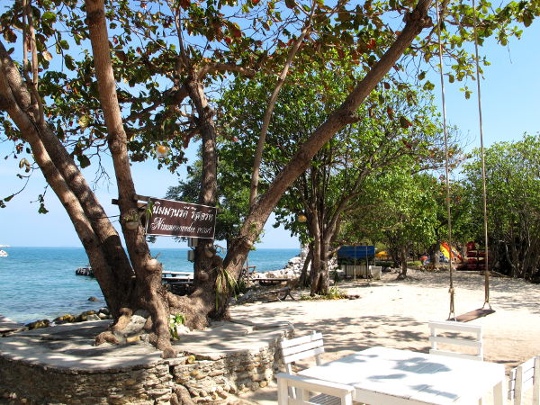 Nimmanoradee Resort on yksinäinen hieno majapaikka idän eteläisimmällä rannalla.