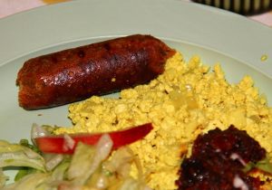 Seitanmakkaraa ja tofukokkelia ei ravintoloista vielä saa brunssiksi, onneksi on ravintolapäivä. 