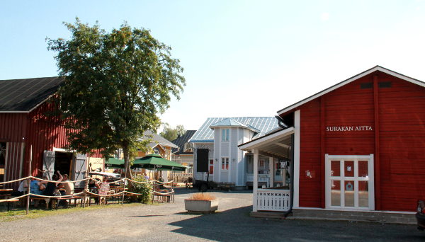 Ihanaa että Joensuun keskustassa on vielä joitain puutaloja. 